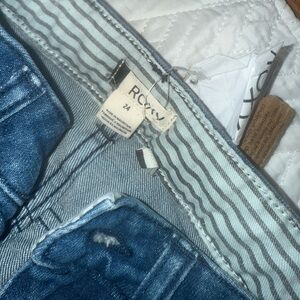 Never worn size 24 Roxy skinny jeans